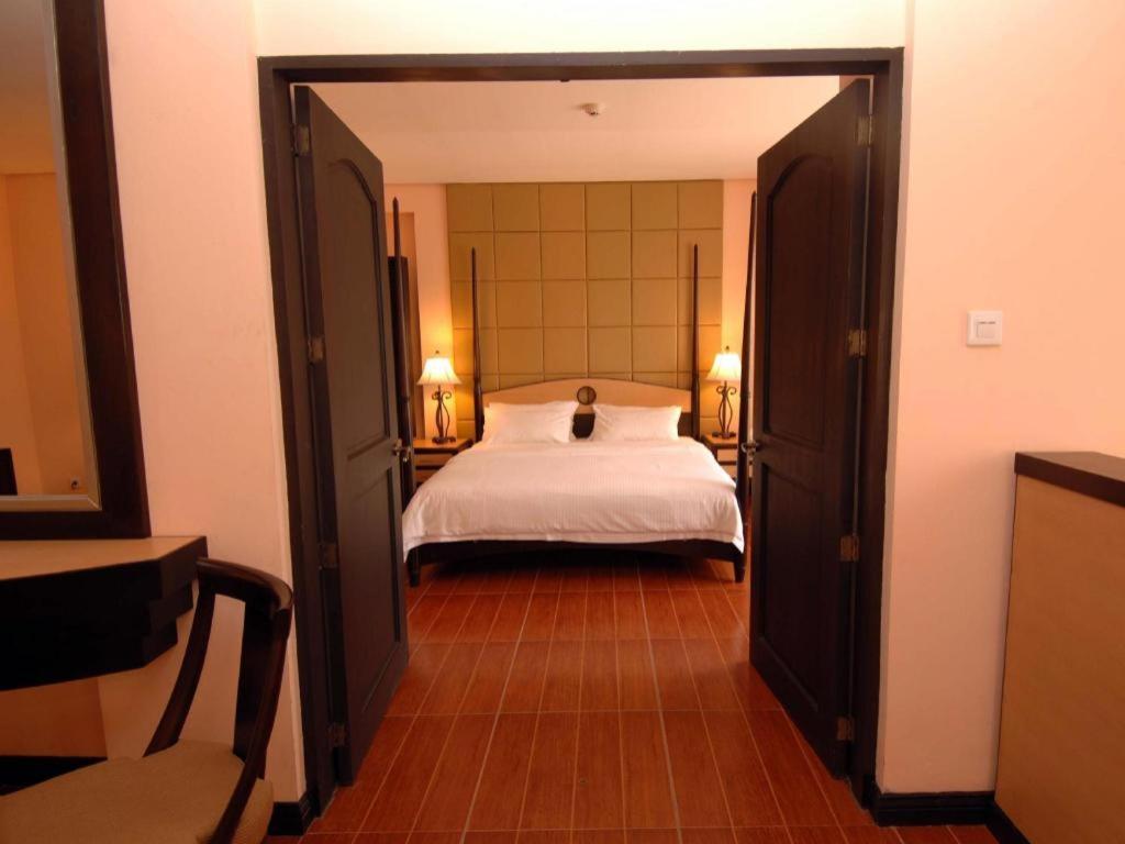 Planta Centro Bacolod Hotel & Residences Экстерьер фото