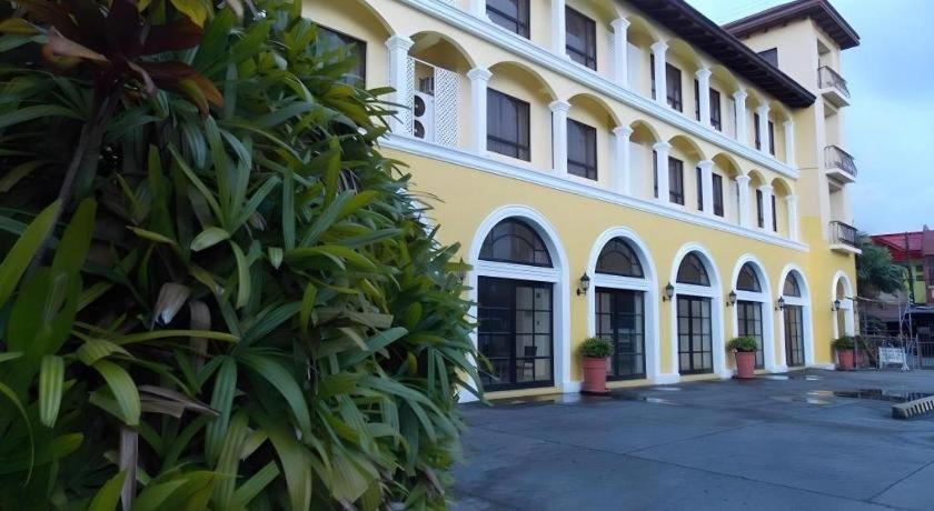 Planta Centro Bacolod Hotel & Residences Экстерьер фото