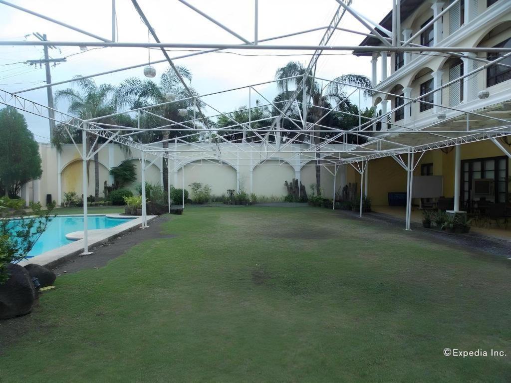 Planta Centro Bacolod Hotel & Residences Экстерьер фото
