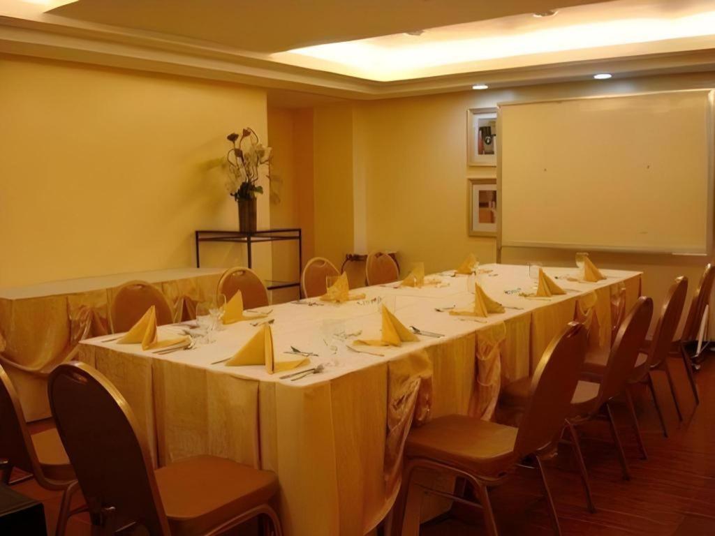 Planta Centro Bacolod Hotel & Residences Экстерьер фото