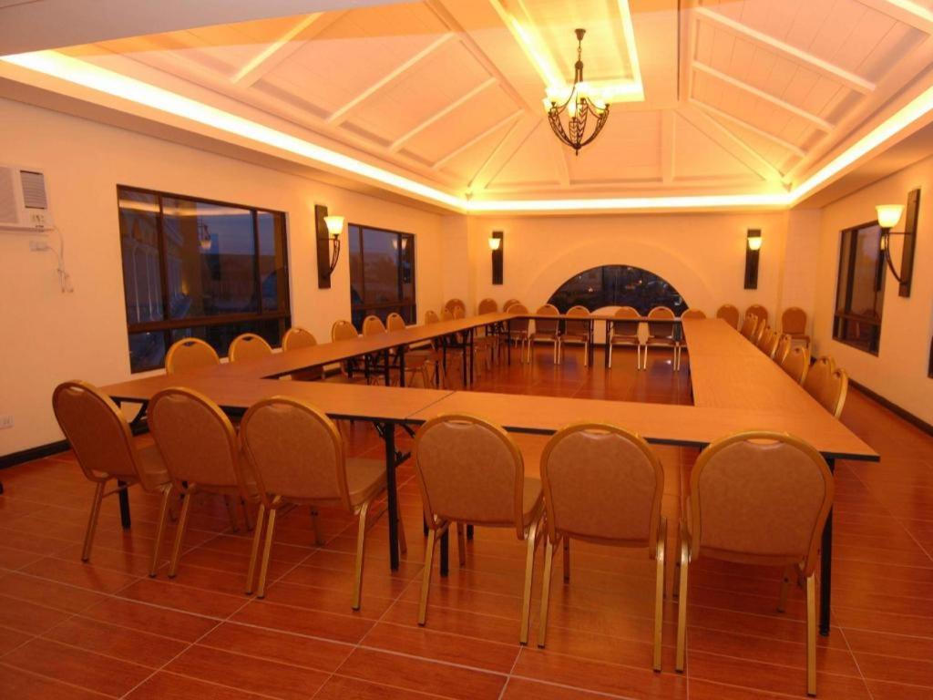 Planta Centro Bacolod Hotel & Residences Экстерьер фото