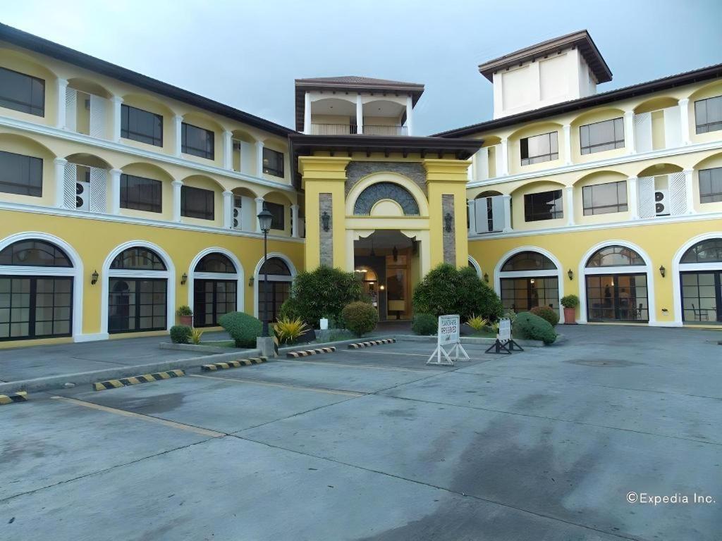 Planta Centro Bacolod Hotel & Residences Экстерьер фото