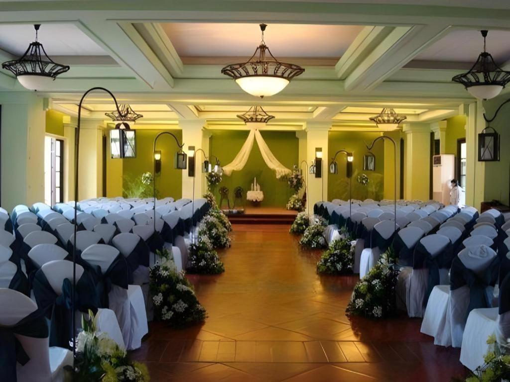 Planta Centro Bacolod Hotel & Residences Экстерьер фото