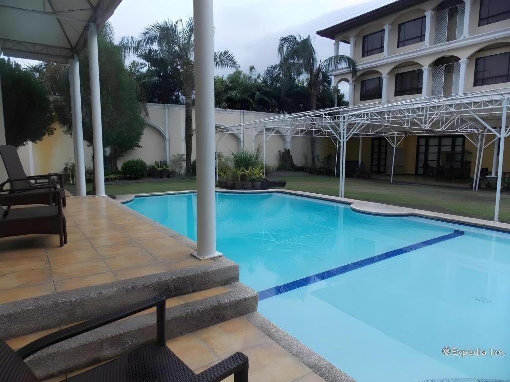 Planta Centro Bacolod Hotel & Residences Экстерьер фото
