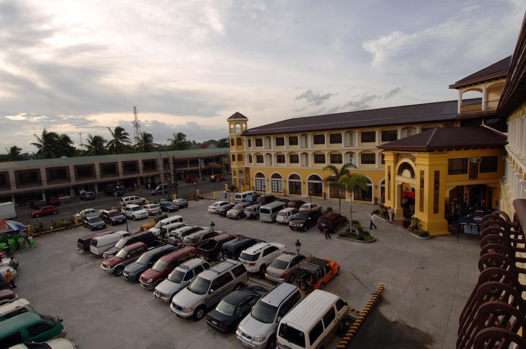 Planta Centro Bacolod Hotel & Residences Экстерьер фото